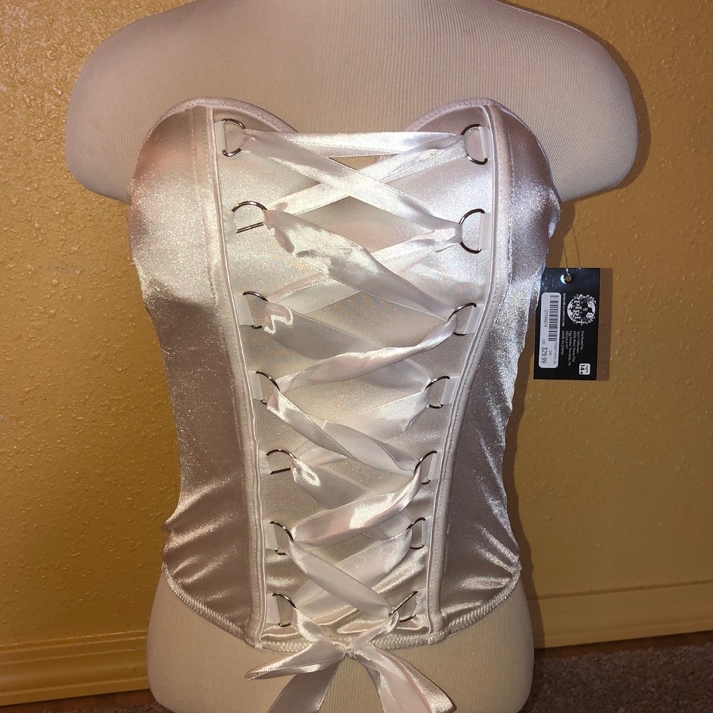 Corset - Picture 1 of 3